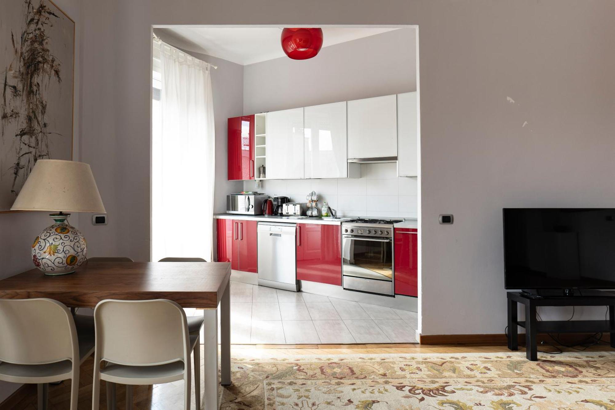 Bright House Center On Subway Lines 1,2 &3 Apartment *